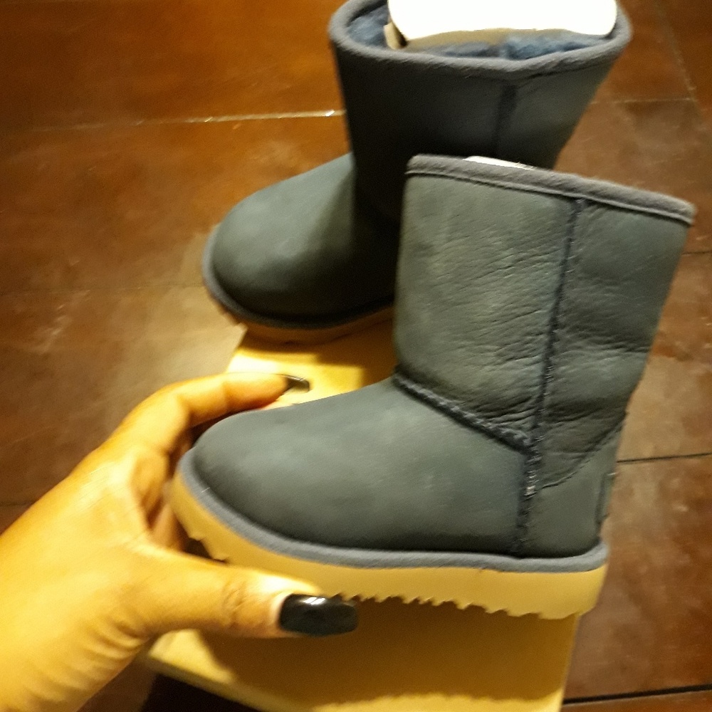UGG BOOTS TODDLER SIZE NAVY